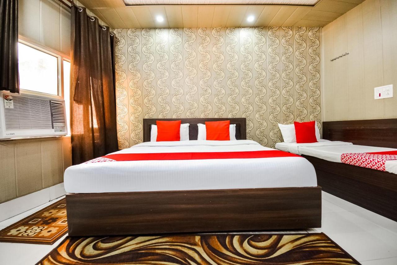 Oyo 46152 Hotel Neelam Karnāl Eksteriør bilde